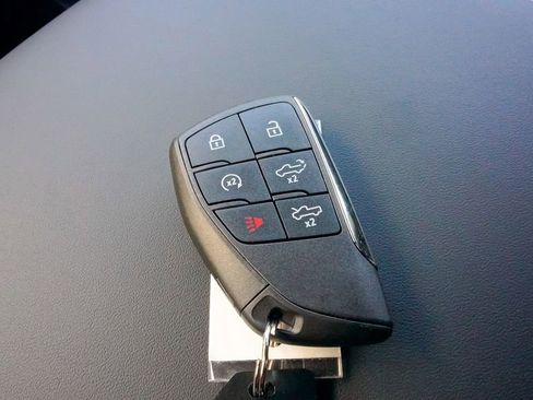 Used 2026 GMC Sierra EV Elevation image 27