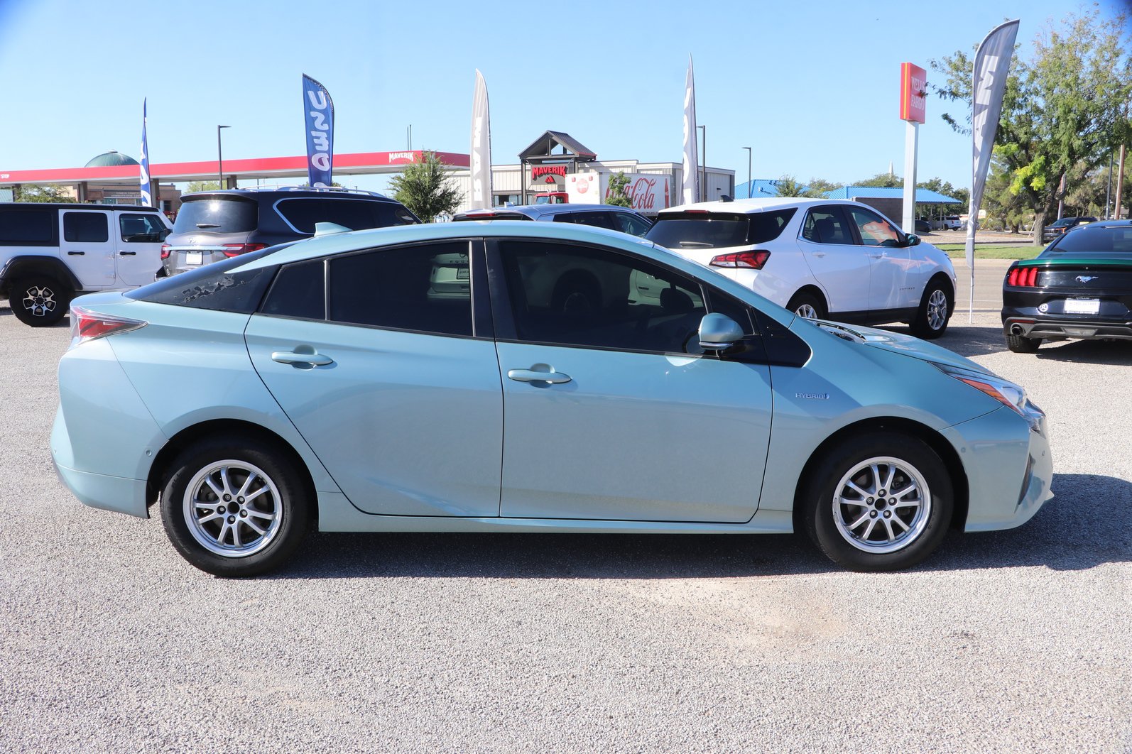 Used 2018 Toyota Prius Three FWD image 8