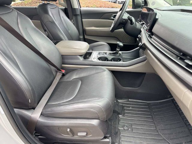 Used 2025 Kia Carnival SX FWD image 11
