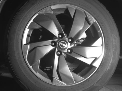 Used 2025 Nissan Rogue SV image 14