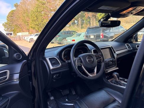 Used 2017 Jeep Grand Cherokee Limited image 25