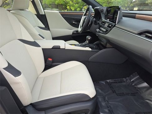 New 2025 Lexus ES 350 w/ Premium Package image 10