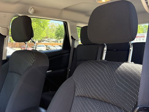 Used 2017 Dodge Journey SE image 18