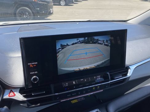 Certified 2026 Toyota Sienna XLE FWD image 10