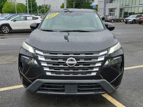 Used 2025 Nissan Rogue SV AWD/4WD image 2