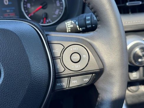 Certified 2022 Toyota RAV4 XLE Premium AWD/4WD image 21