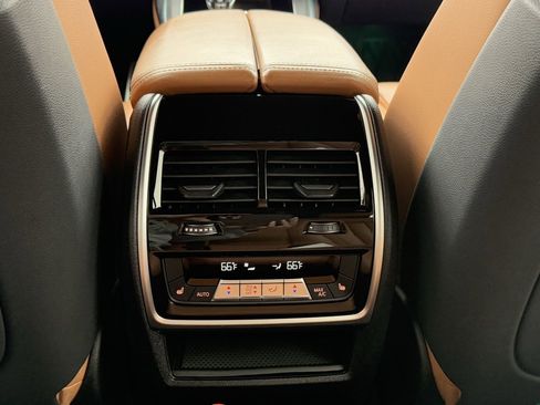 Used 2021 BMW X7 M50i image 34