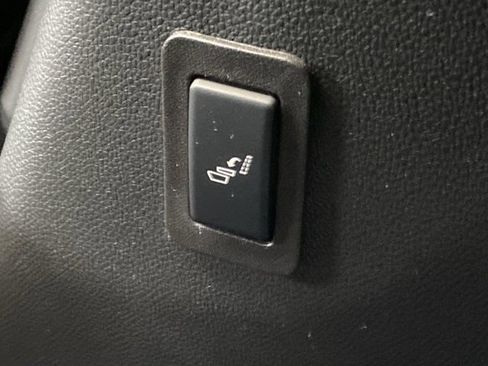 Used 2025 GMC Yukon Denali w/ Sun & Power Step Package AWD/4WD image 17