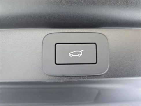 New 2025 Land Rover Range Rover Long Wheelbase SE image 15