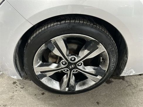 Used 2017 Hyundai Veloster Value Edition image 23