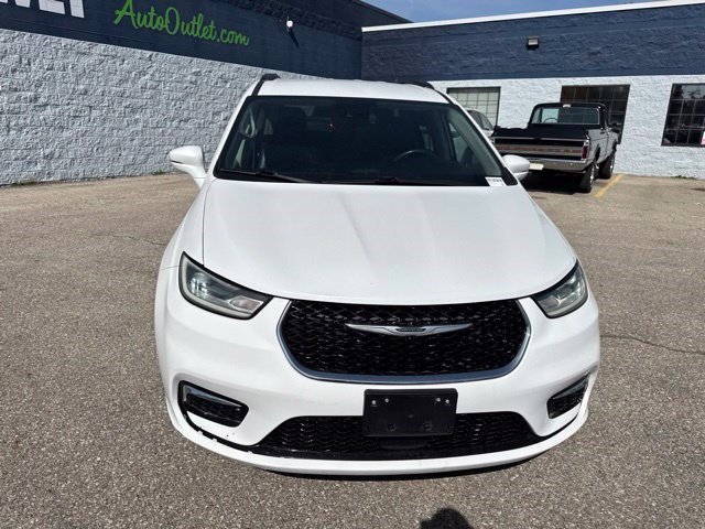 Used 2022 Chrysler Pacifica Touring-L FWD image 8