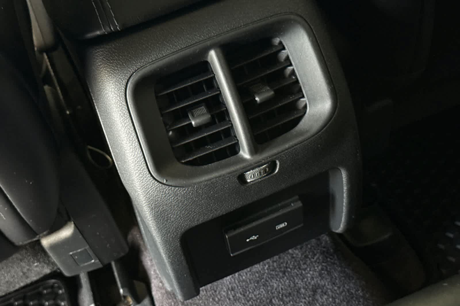 Used 2019 Jeep Cherokee Latitude Plus w/ Cold Weather Group AWD/4WD image 14