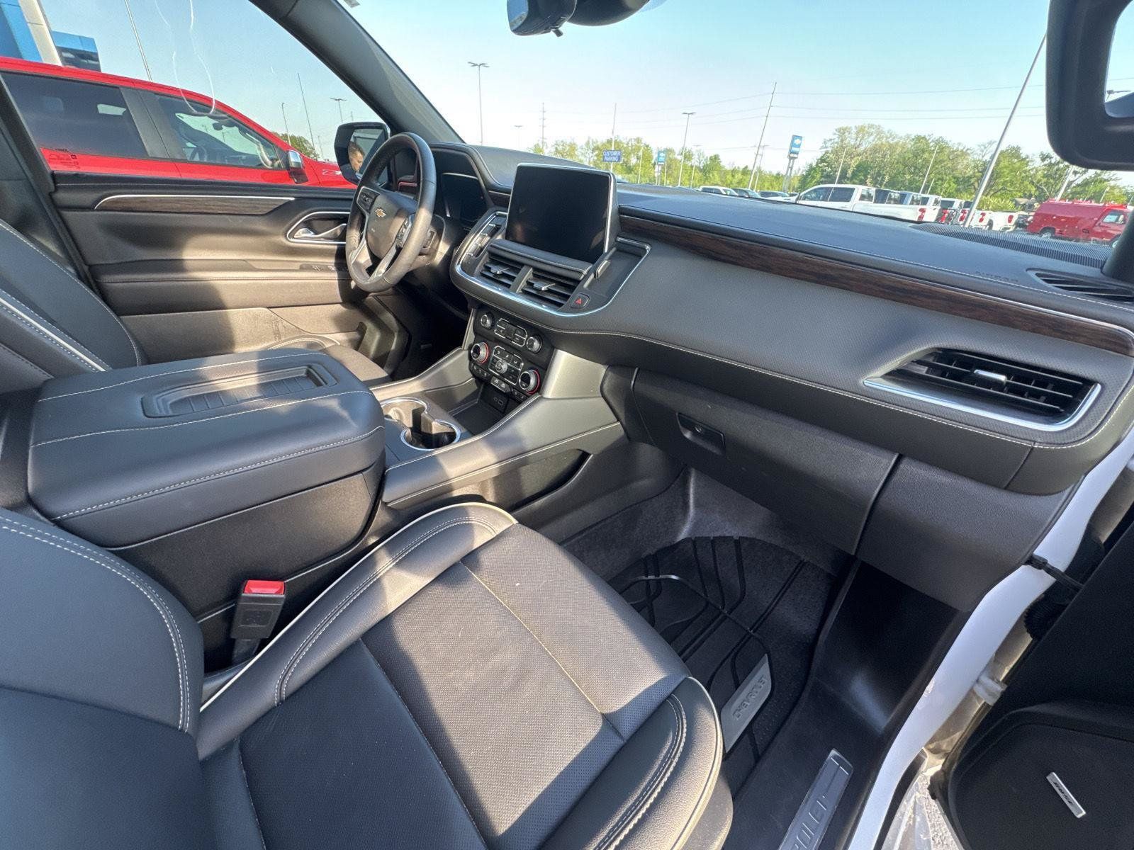 Used 2024 Chevrolet Tahoe Premier AWD/4WD image 16