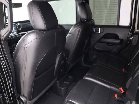 Used 2022 Jeep Wrangler Unlimited Sahara AWD/4WD image 10