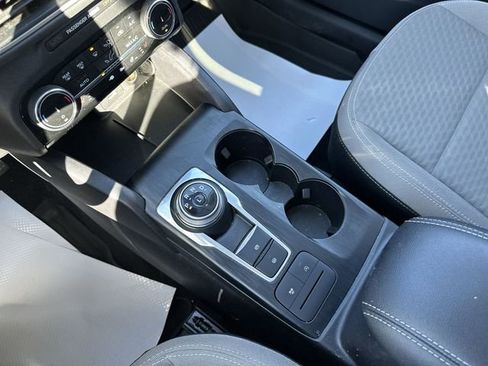 Used 2022 Ford Escape SE w/ SE Sport Appearance Package image 24