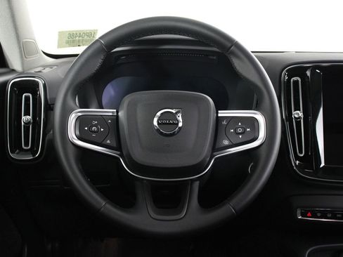 Certified 2025 Volvo XC40 B5 Plus image 8