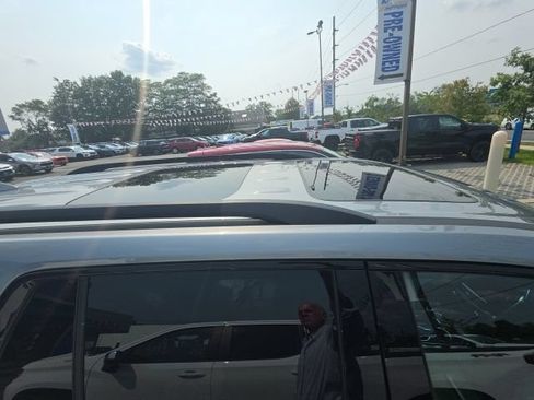 Used 2023 Chevrolet Traverse Premier w/ Redline Edition AWD/4WD image 3