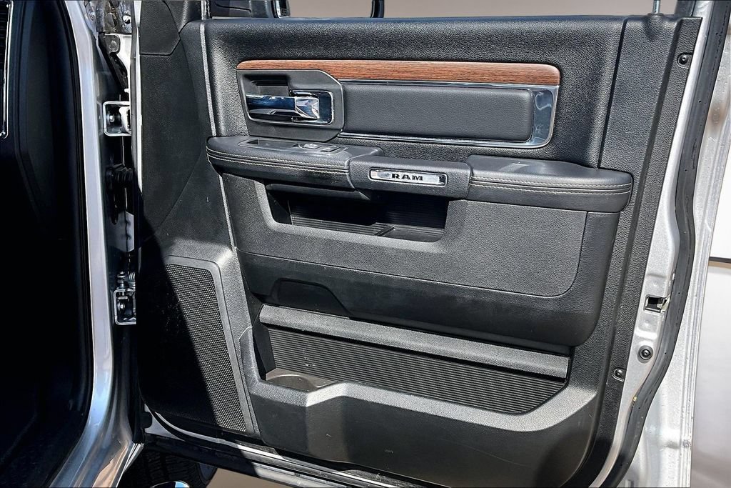 Used 2017 RAM 1500 Laramie RWD image 19