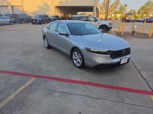 Used 2025 Honda Accord LX image 6
