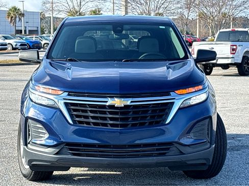 Used 2023 Chevrolet Equinox LS w/ LS Convenience Package image 2