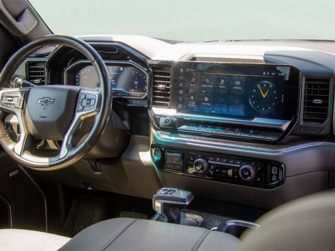Used 2023 Chevrolet Silverado 1500 RST AWD/4WD image 5