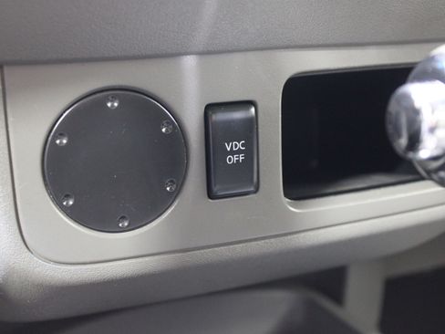 Used 2010 Nissan Frontier SE image 14