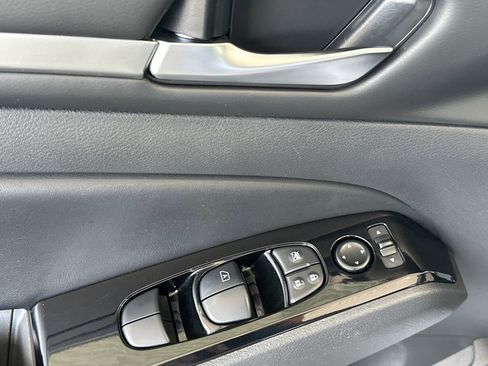 Used 2024 Nissan Altima 2.5 SR image 11