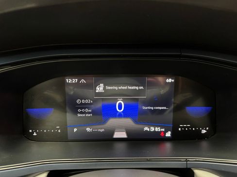 Used 2023 Volkswagen Taos SE w/ Panoramic Sunroof Package AWD/4WD image 16