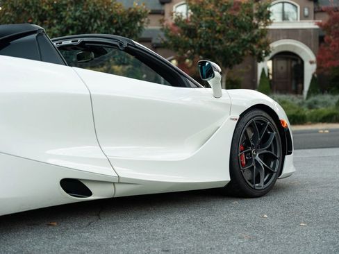 Used 2021 McLaren 720S Spider image 50