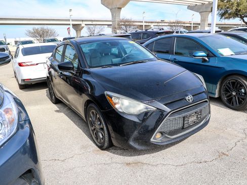 Used 2019 Toyota Yaris LE image 6