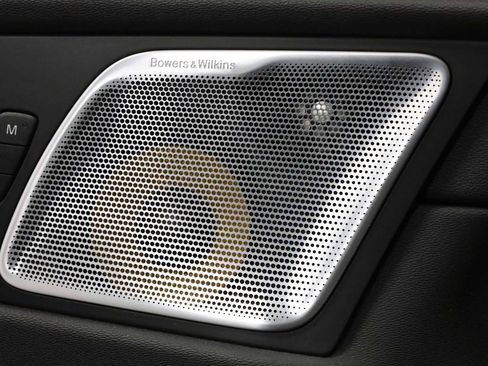 Used 2018 Volvo XC60 T6 R-Design w/ Convenience Package image 17