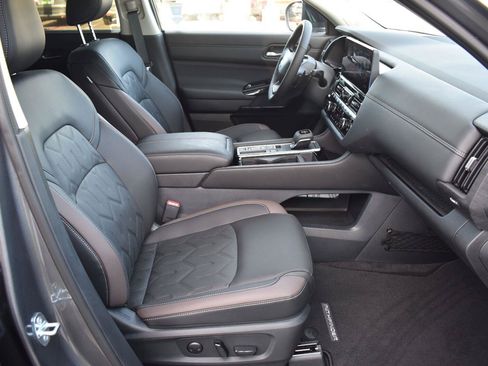 New 2026 Nissan Pathfinder Platinum w/ Accent Package FWD image 81