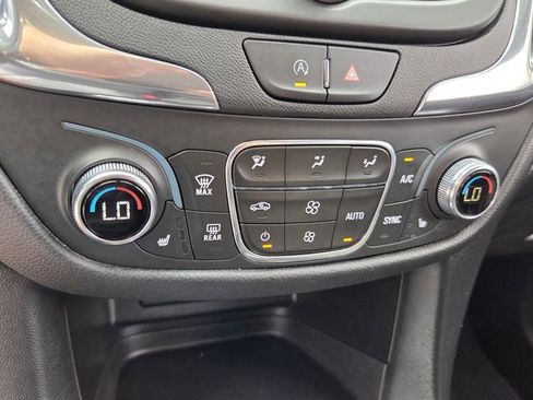 Used 2023 Chevrolet Equinox LT image 29