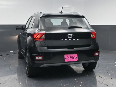 Used 2025 Hyundai Venue SEL image 18