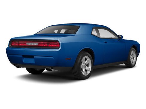 Used 2012 Dodge Challenger SXT RWD image 2