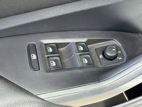 Used 2020 Volkswagen Jetta R-Line FWD image 25