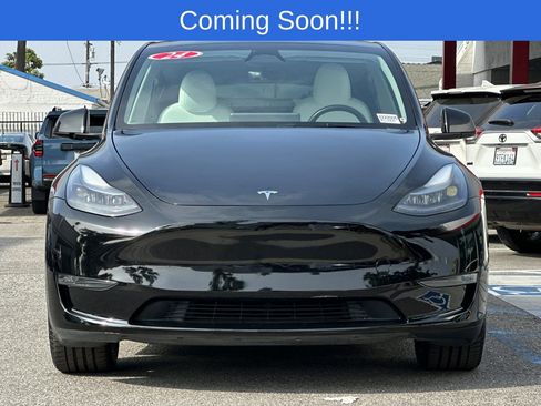Used 2024 Tesla Model Y Long Range image 9