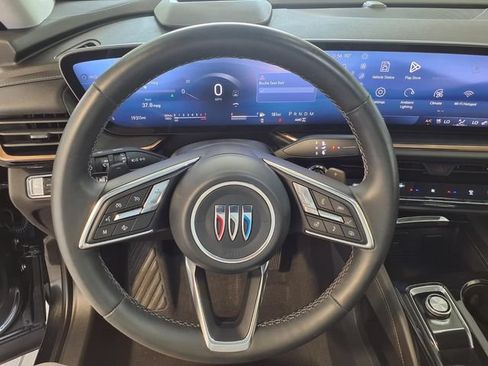 Used 2025 Buick Envision Avenir AWD/4WD image 9