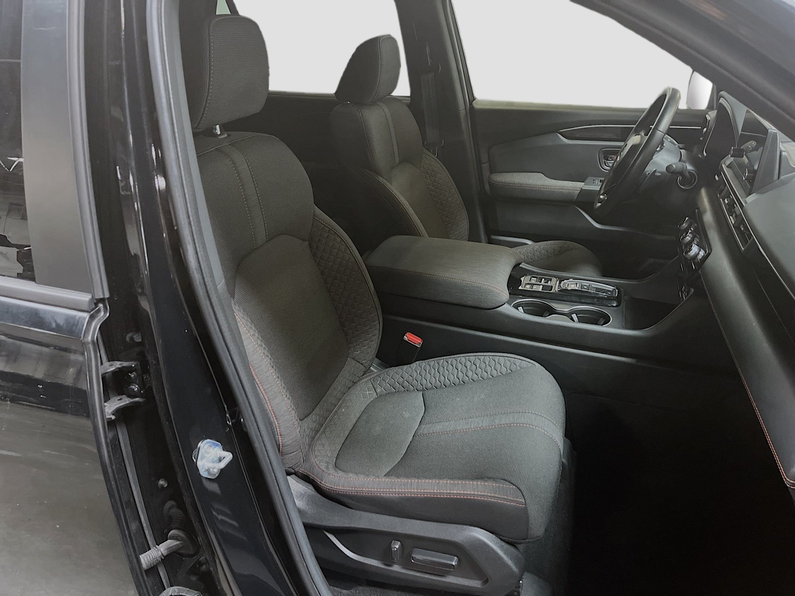 Used 2025 Honda Pilot Sport image 29