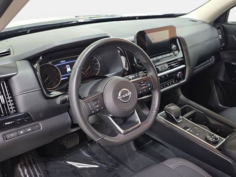 Used 2025 Nissan Pathfinder SV AWD/4WD image 16