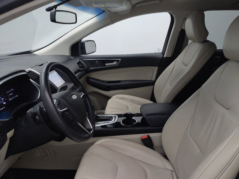Used 2018 Ford Edge Titanium FWD image 17