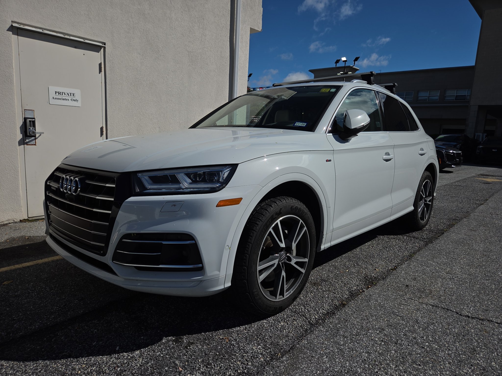 Used 2020 Audi Q5 e Prestige AWD/4WD image 3