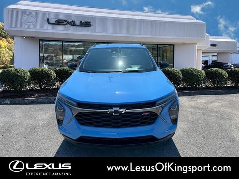 Used 2024 Chevrolet Trax RS FWD image 8