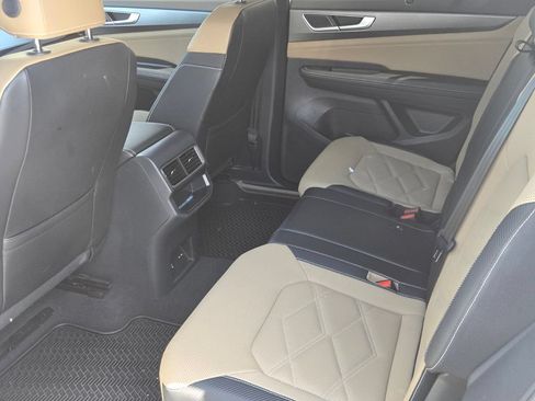 Certified 2024 Volkswagen Atlas Cross Sport SE FWD image 6