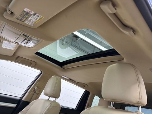 Used 2015 Toyota Highlander XLE image 17