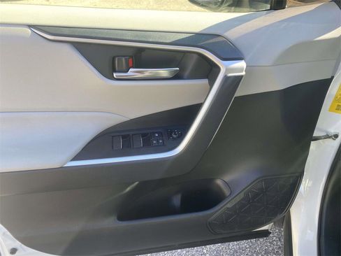 Used 2023 Toyota RAV4 XLE image 17