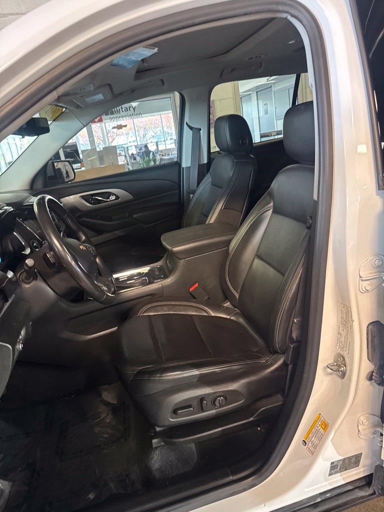 Used 2018 Chevrolet Traverse LT w/ LPO, Black Accent Package AWD/4WD image 7