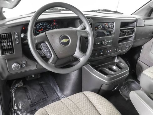 Used 2025 Chevrolet Express 3500 LT w/ LT Preferred Equipment Group RWD image 5