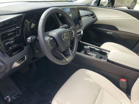 Used 2024 Lexus RX 350 FWD w/ Technology Package image 21