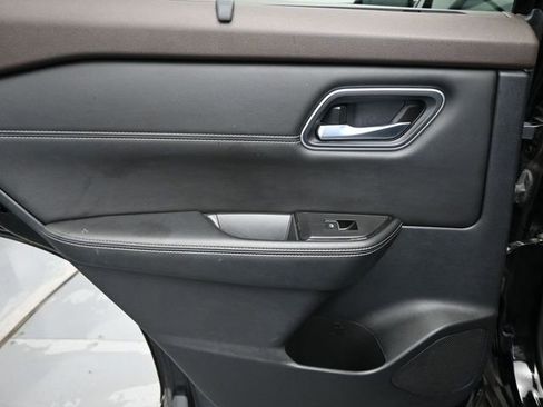 Used 2021 Nissan Rogue SL image 16